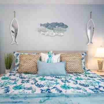 Ultimate Beach House in Marathon Rooms