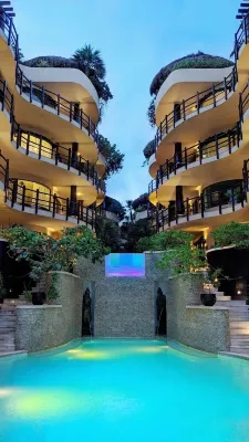 Beachfront Condo with Ocean Views, Washer/dryer, 2 pools