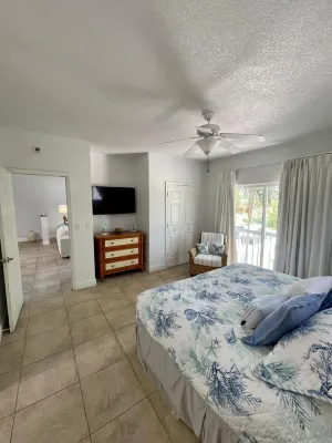 Spacious Condo Bimini Bay Resort, Bahamas, 2Bedrooms /2 Bathrooms, sleeps 8 Hotel a 