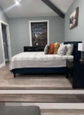 Lakeshore Living- studio apartment