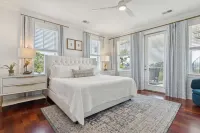 Red Sunsets Ocean Breezes Luxury Furnishings Hotels near Public Beach Access - 2nd St E