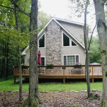 Cozy Poconos Chalet - w/Hot Tub, Sauna, & Lake Access!