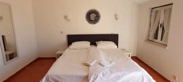 BEAUTIFUL HOLIDAY HOME NEAR PAREDES WITH POOL AND DIRECT BEACH ACCESS Hotels in Alcobaca