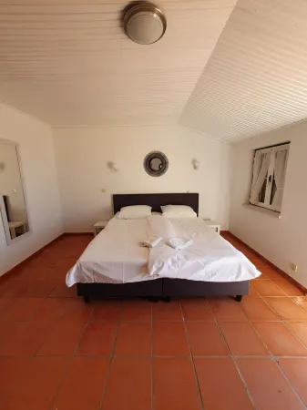 BEAUTIFUL HOLIDAY HOME NEAR PAREDES WITH POOL AND DIRECT BEACH ACCESS