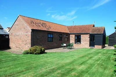 Lovely barn nr. Cromer-indoor pool & play area. Contact host - late deals!