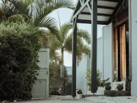 Villa  beach access for 8 people 4 bedrooms & 4 bathrooms Отели в г. 