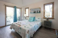 NEW KTCHN, WLK TO BEACH, 5 BDRMS, 4 BATHS, HTD POOL, HOT TUB, WLK 2 EAT & SHOP