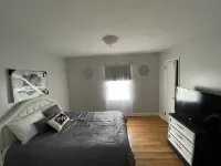 1 king/2queen bd home next to big park