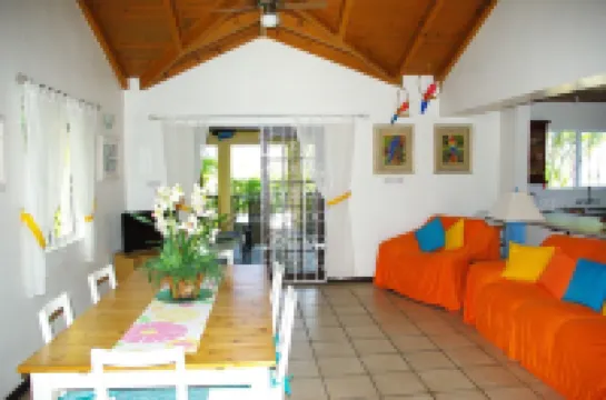 SUMMER SALE Stunning 3 Bed Child Friendly Villa, Private Pool. St James, Hotels in Prospect