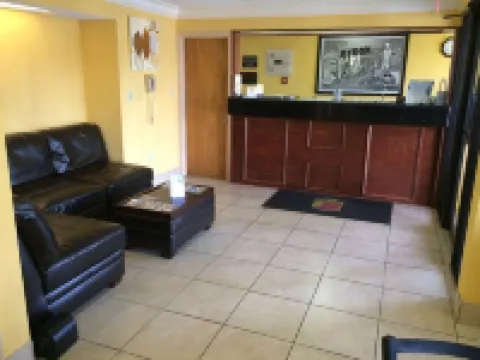 Super 8 by Wyndham Byron/South Macon