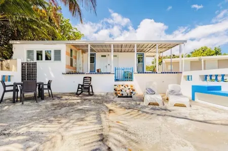 Beachfront relaxing house, listening Sound the sea