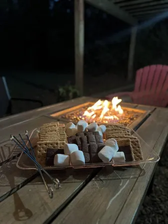 Cozy Michigan Retreat Near Wineries • Deck, Firepit & Fall Foliage