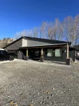 臨近湖泊和市中心美食餐廳的新建現代風格度假屋