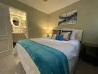 Luxury condo. Beach, pool, gym, yacht club! Back up generator!