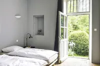 Cottage for 6 people at Domaine de la Forçate with swimming pool in the park.