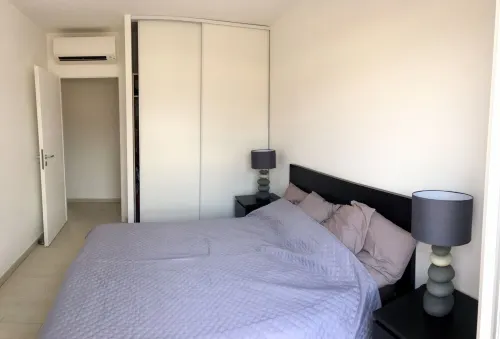 Spacious apartment with sea view, swimming pool, near beaches and harbor