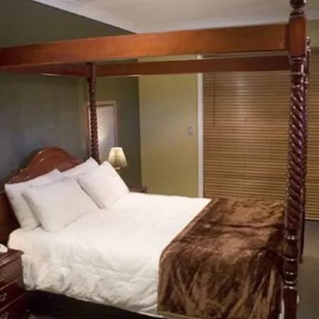 Stanthorpe Country Resort, 6 bedrooms for 12 guests