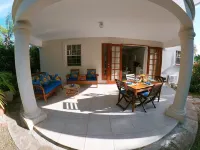ATTRACTIVE self contained apartment in a 2 storey villa Spacious & well equipped