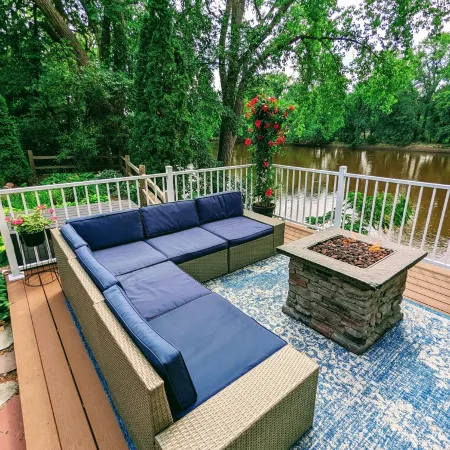 Soak, Relax & Gather - Spacious River Home - Hot Tub, Massage Chair & Kayaks