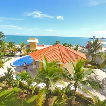 Casa Serena Beachfront Condo - 3BRM-Ocean + Mountain Views-Beautiful-Sleeps 2-6