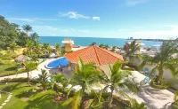 Casa Serena Beachfront Condo - 3BRM-Ocean + Mountain Views-Beautiful-Sleeps 2-6