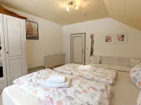 Vacation apartment Edeltraud on Lake Millstatt, hiking vacation and much more, apartment 3 Hotels in Dobriach