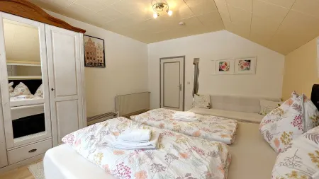 Vacation apartment Edeltraud on Lake Millstatt, hiking vacation and much more, apartment 3 Отели в г. Dobriach