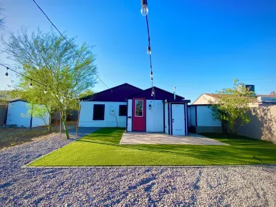 Modern Urban Oasis Conveniently Located near Downtown Phoenix. Hotels in Estrella