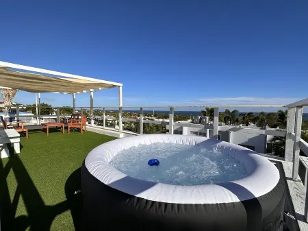 Parguera Paradise, Luxury Modern Beach House! Отели в г. Паргера