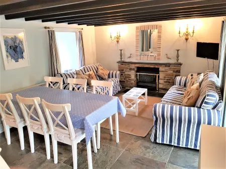 Puffins Cottage, Rock is very close to the beach, parking for 3 cars and garden. Отели рядом с достопримечательностью «Bedruthan Steps»