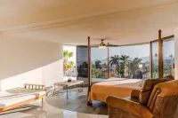 Striking Ocean View with huge Pool - walk to Beach