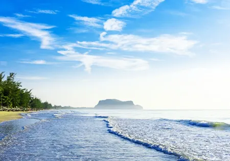 Beachfront 2 bedroom villa Отели рядом с достопримечательностью «Tham Phraya Nakhon»