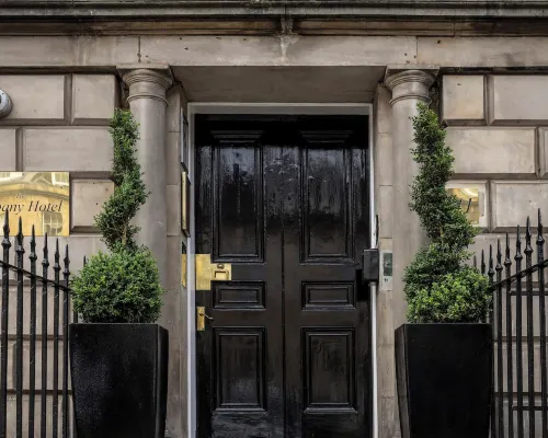 Albany Hotel Hotels near Broughton