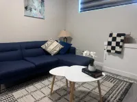 Cozy basement suite near Airport 위니펙 호텔