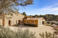 Villa Mas Mavie with swimming pool Les Baux-de-Provence in the heart of Alpilles