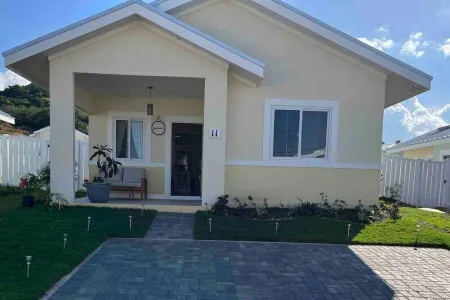 VillaMerissa, Lucea @ Oceanpointe! Beach, Pool, Tennis, Gym,  near Airport