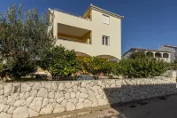 Charming apart.sa Terasom,250m od Mora,Parking,Wi-Fi,Roštilj,4 zvjezdice
