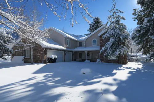 Utah Large Ski Home on access road to Alta / Snowbird- on ski bus route