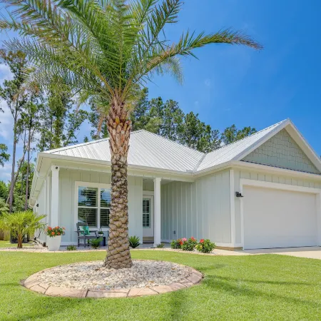 Bright Foley Home w/ Patio - 7 Mi to Wharf & Beach