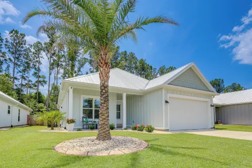 Bright Foley Home w/ Patio - 7 Mi to Wharf & Beach - WiFi