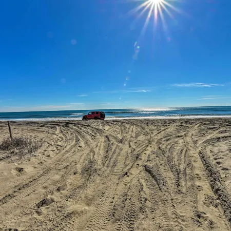 'East of the Sun' Beachside Apartment w/ Deck!