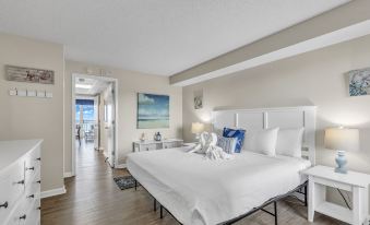 Oceanfront Boardwalk Condo w Private Balcony & Close to the Beach