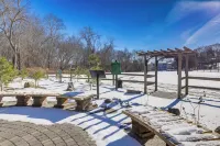 Niantic Duplex w/ Deck < 1 Mi to Beach + Boardwalk - Wifi