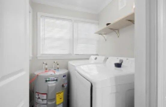 Modern & Cozy Home Mins to everything