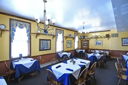 The Country Inn of Berkeley Springs Отели рядом с достопримечательностью «Парк штата Беркли Спрингс»