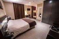 Logis hôtel-Restaurant Des Bourbons et Brasserie Pub 47 Hotels in Montlucon