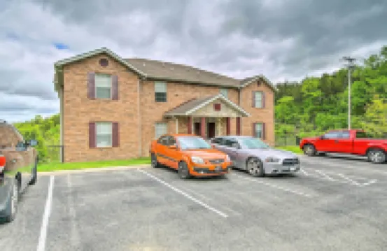 Cozy Branson Retreat w/ Balcony, 2 Mi to 76 Strip