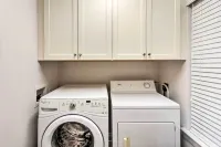 3rd-Floor Riverfront Condo Walk to Downtown Eats! - Wifi