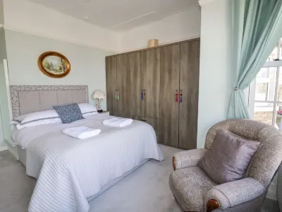 112 Balmoral Road Hotels near Way of the Roses