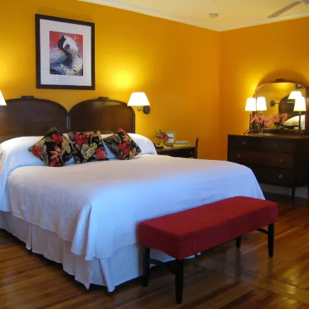 Colony Hotel & Cabaña Club